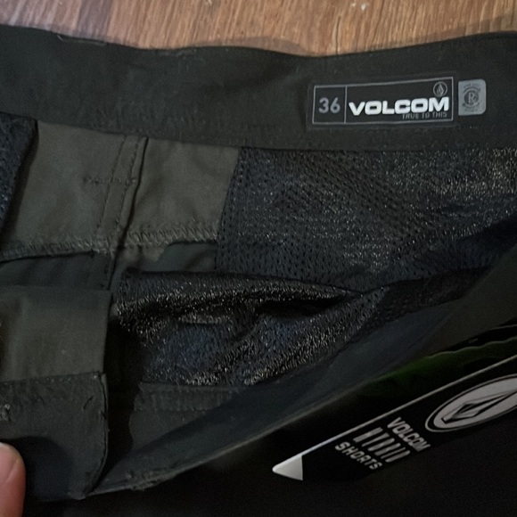 NWT Men Volcom “Mix Frickn Cross Shred 20” Hybrid Cheetah Spotted Shorts 36”x20” - Picture 3 of 7